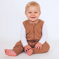 Toffee Brown Big Dots Bambus-Schlafsack mit Füßen – 1,5 TOG